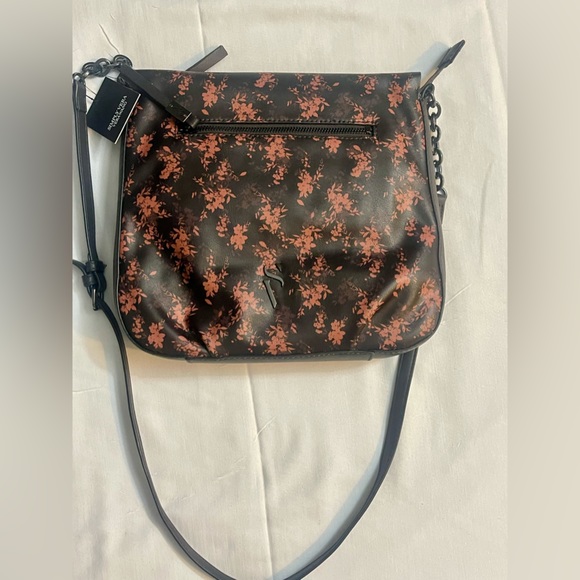 Simply Vera Vera Wang Remsen
Crossbody Bag by Simply Vera Vera Wang. - Picture 6 of 13